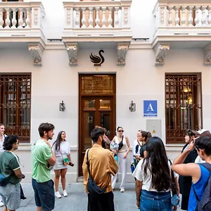 https://hostel-black-swan.es-andalucia.com